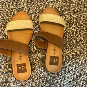 dv Tan and Cream Sandals